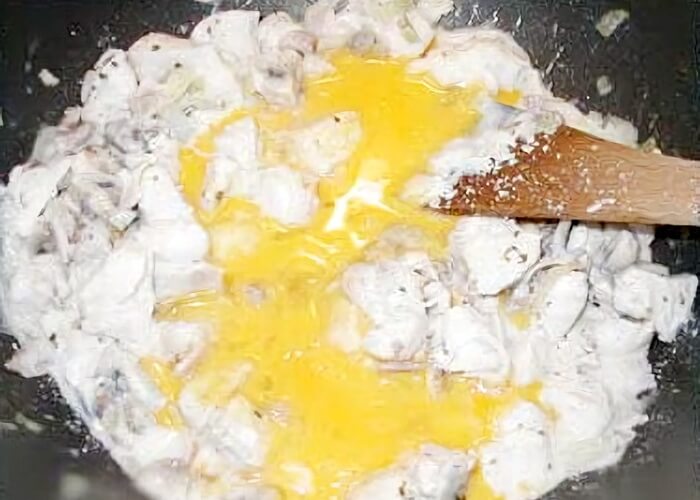 Eggs A LA reine recipes-CookingEggs