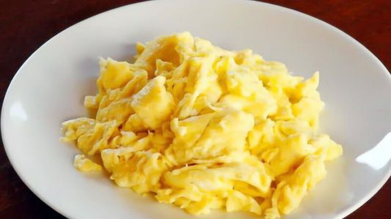 How do make fluffy eggs when you scrambled eggs?-CookingEggs