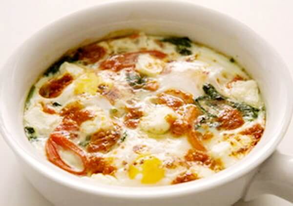 Moroccan Baked Eggs With Red Peppers And Spinach
