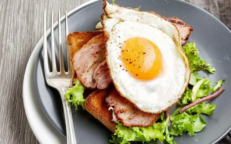 bacon and sunnyside fried eggs recipe