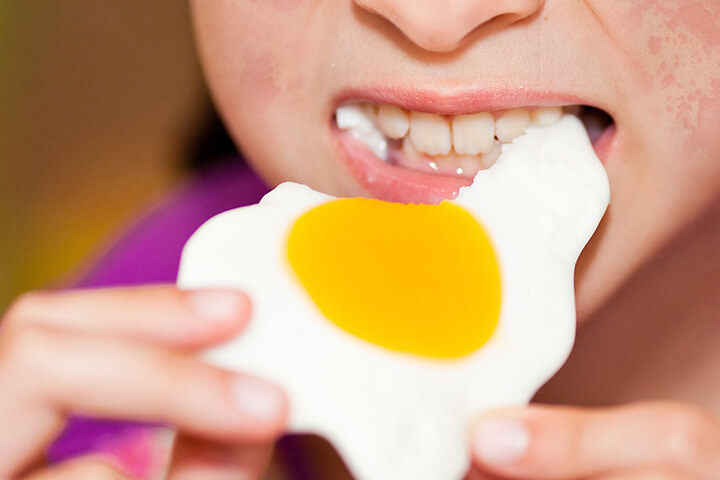 When is it safe to feed your baby eggs?